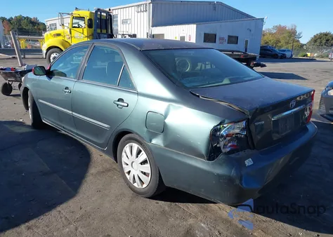 2002 Toyota Camry Xle z USA, uszkodzony, nr VIN 4T1BE32K82U519444